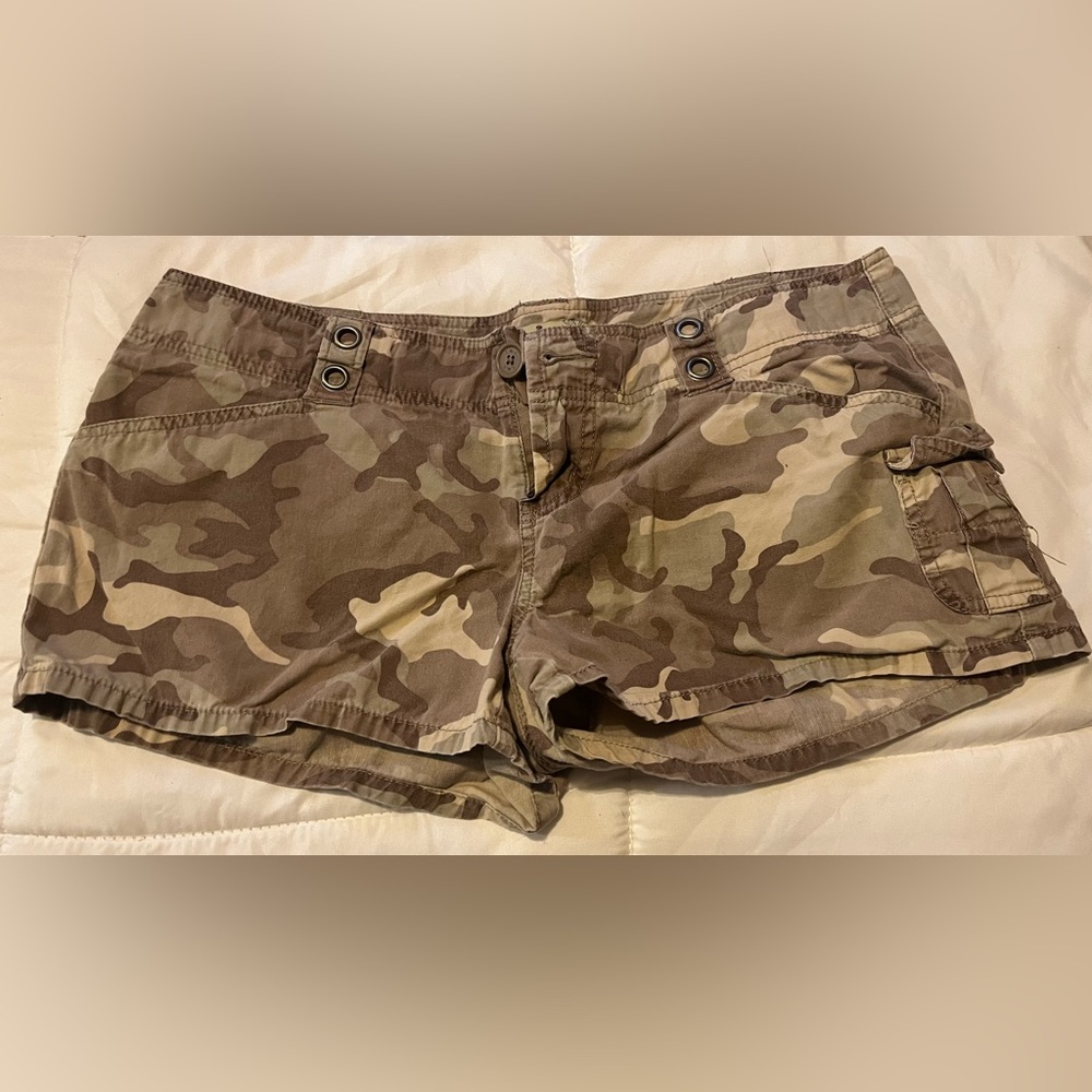l.e.i. Camo Shorts